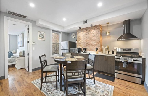 The Heights Apartment | Luxury and Chic 2BR/2BA Apt |Mins to NYC & Hoboken