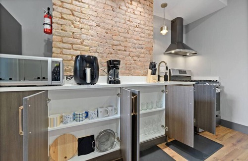 The Heights Apartment | Luxury and Chic 2BR/2BA Apt |Mins to NYC & Hoboken