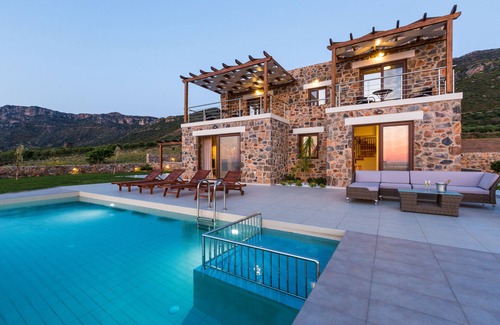 Livadia Villa | Luxury and Elegance in unspoiled nature with breathtaking sunsets