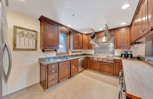 Salt Lake Mountain Resorts House | Luxury and Location in this Incredible Home with Brand New Outdoor Hot Tub and 2 Car Garage!