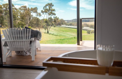 Talunga Villa | Luxury and seclusion in the Adelaide Hills with breathtaking views