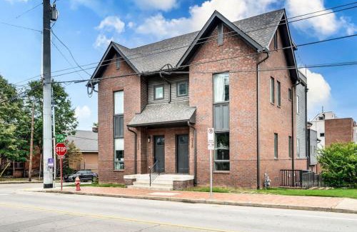 Germantown House | Luxury and Spacious Home with Private Garage and Fire Pit