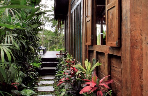 Sambahan Villa | Luxury Antique Villa w/Outdoor Pool!