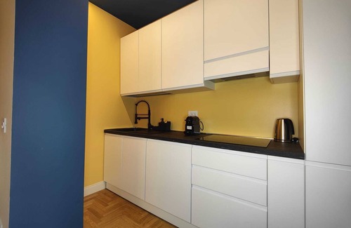 Central Station Apartment | Luxury Apart. Milan Downtown near Duomo 2 Bedrooms, 2 Baths, WiFi, AC and Subway