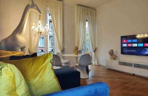 Central Station Apartment | Luxury Apart. Milan Downtown near Duomo 2 Bedrooms, 2 Baths, WiFi, AC and Subway