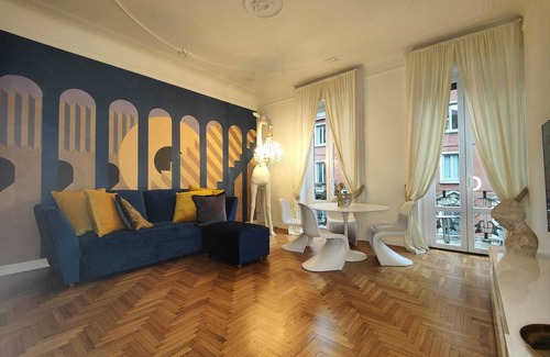Central Station Apartment | Luxury Apart. Milan Downtown near Duomo 2 Bedrooms, 2 Baths, WiFi, AC and Subway