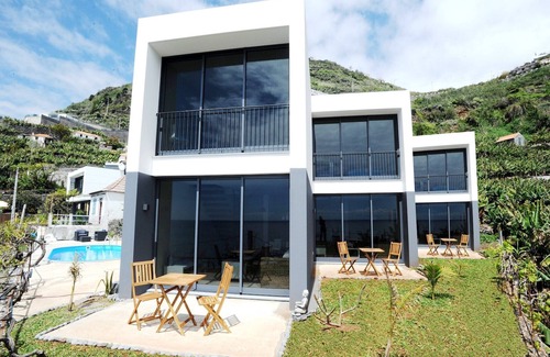 Arco da Calheta Apartment | Luxury-Apartment-Ensuite with Bath-Sea view-Villa Palmeira