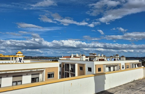 Sao Pedro Condo | Luxury apartment with pool, 200m from the beach and terrace with barbecue