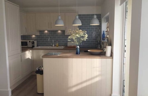 Wittering Apartment | Luxury apartment right on the seafront. Sleeps 4.