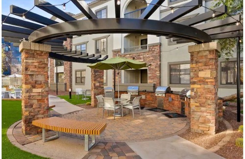 Glendale Sports and Entertainment District Apartment | Luxury Apartment! 1 mile from Westgate