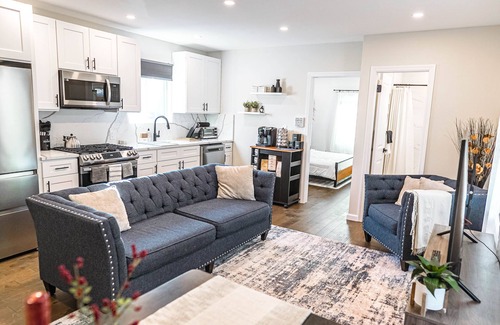 Cambria Heights House | Luxury Apartment— 2 Bed/1 Bath, Private, Free parking, Near JFK