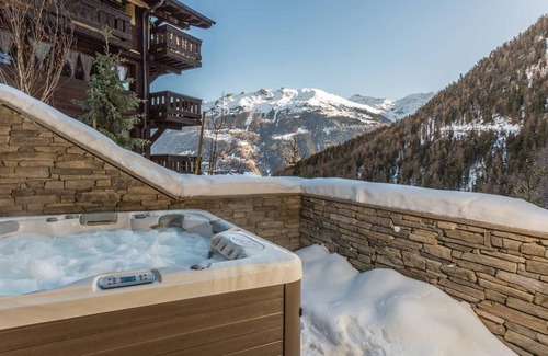 Grimentz Ski Chalet | Luxury Apartment, 3 Bedrooms with Jacuzzi Chalet Rahas A Grimentz - By Mrs Miggins