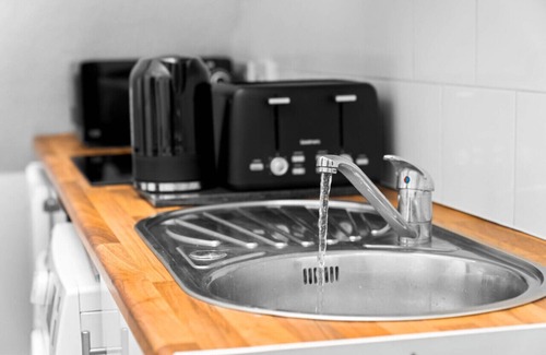 Stonnall Apartment | Luxury Apartment - Accommodates 4 - On-Street Parking Available