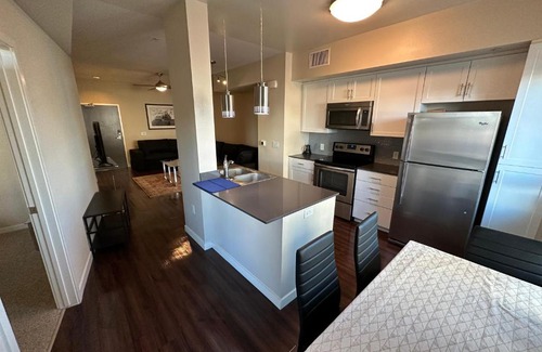 Mid-Wilshire Apartment | Luxury Apartment at Los Angeles