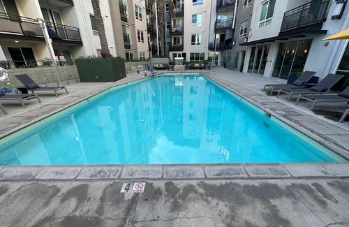 Mid-Wilshire Apartment | Luxury Apartment at Los Angeles