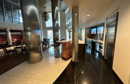 Mid-Wilshire Apartment | Luxury Apartment at Los Angeles
