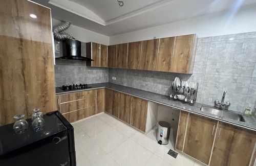Lahore Apartment | Luxury Apartment,Central Lahore,Free Parking, free wifi, near all Attractions.