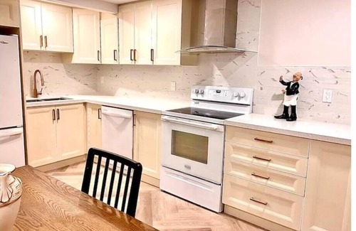 Port Elgin Apartment | Luxury Apartment Close To Beach!