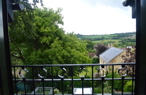 Bridport Apartment | Luxury Apartment close to shops, coast and stunning beaches. Far reaching views