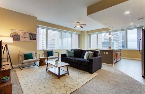 Downtown Cleveland Apartment | Luxury Apartment | Downtown | Free Parking