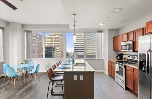 Downtown Cleveland Apartment | Luxury Apartment | Downtown | Free Parking