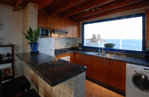 Los Cocoteros Apartment | Luxury apartment next to the ocean!