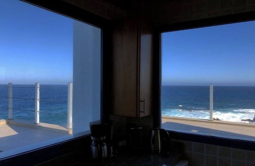 Los Cocoteros Apartment | Luxury apartment next to the ocean!