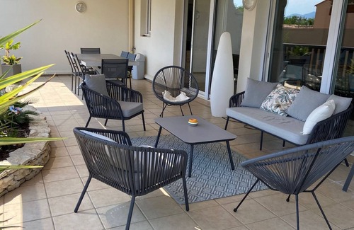 Saint-Cyprien Plage Apartment | Luxury apartment with swimming pool