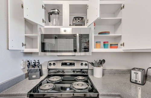 Clearfield Apartment | Luxury Apartment - Hot Tub - Gym - Free Parking