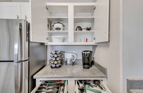 Clearfield Apartment | Luxury Apartment - Hot Tub - Gym - Free Parking