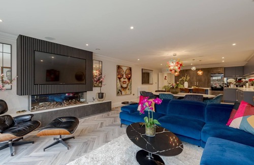 Farnham Apartment | Luxury Apartment in 18th century listed Hotel conversion
