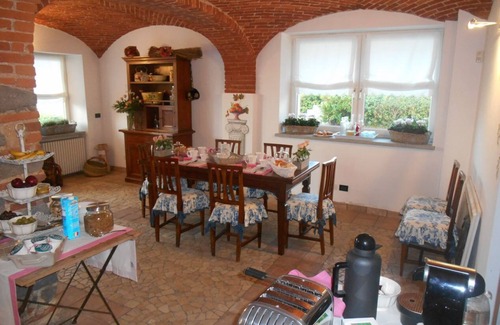 Valdengo Apartment | Luxury apartment in an old historic farmhouse on the top of a hill