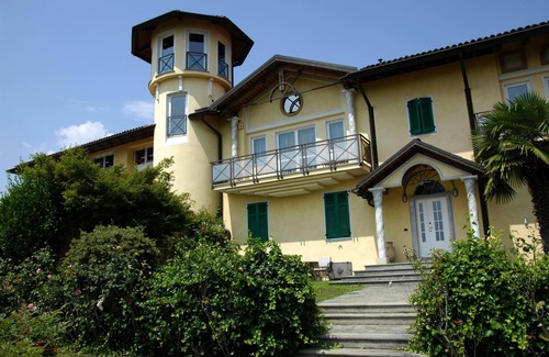 Valdengo Apartment | Luxury apartment in an old historic farmhouse on the top of a hill