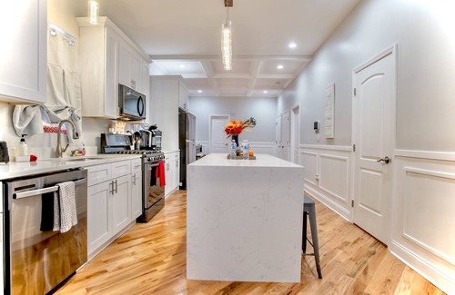 Grand Boulevard Apartment | Luxury Apartment in Bronzeville, Just Minutes from Downtown - RSV Now!