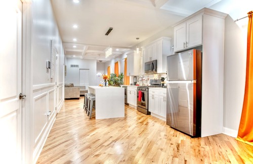 Grand Boulevard Apartment | Luxury Apartment in Bronzeville, Just Minutes from Downtown - RSV Now!