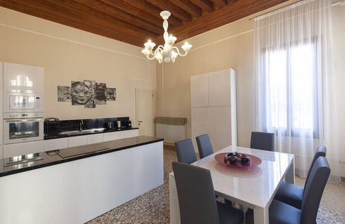 Santa Croce Apartment | LUXURY APARTMENT IN HISTORIC PALACE IN VENICE