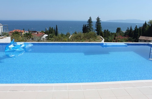 Icici Apartment | Luxury apartment in Opatija for 8 people with pool and silk bedding
