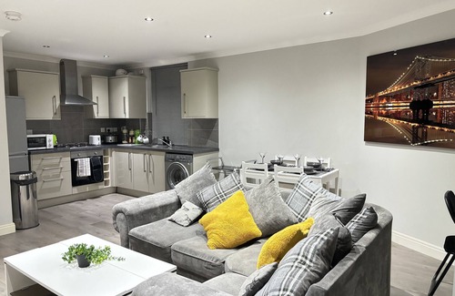 Slough Apartment | Luxury apartment in Slough with parking - Heathrow, London, Legoland, Windsor
