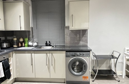 Slough Apartment | Luxury apartment in Slough with parking - Heathrow, London, Legoland, Windsor
