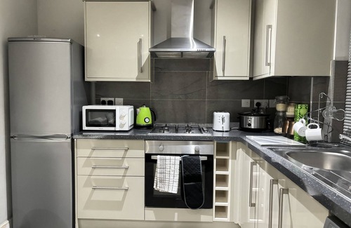 Slough Apartment | Luxury apartment in Slough with parking - Heathrow, London, Legoland, Windsor