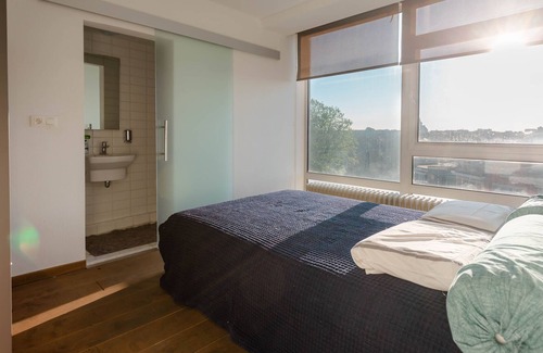 Sint-Jans-Molenbeek Apartment | luxury apartment near Tour & Taxis for 2-5 with a 270 ° panoramic view
