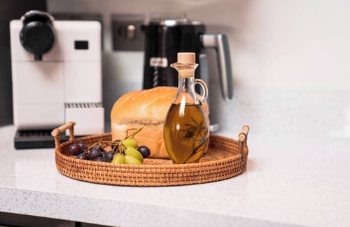 Evesham Apartment | Luxury Apartment nr Broadway with Private Parking!