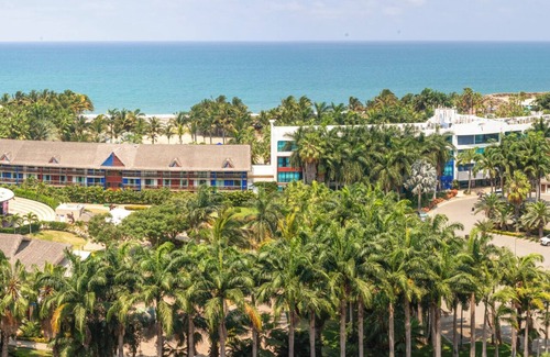 Punta Blanca Apartment | Luxury apartment oceanview wifi security parking 3B/3B