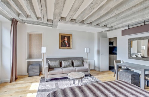 2nd Arrondissement Apartment | Luxury Apartment Paris Louvre
