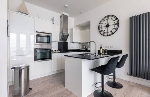 St Ives Apartment | Luxury Apartment, Sea Views, Balcony, Swimming Pool, Spa, Gym, Parking & Wifi