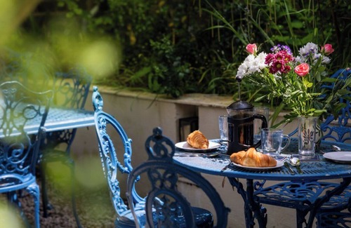 Box Apartment | Luxury apartment sleeps 10 near Bath.Parking, Wifi, Ensuites, Dishwasher, hen dos welcome