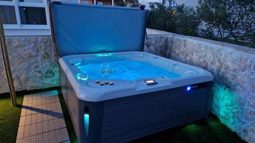 Zrce Apartment | Luxury apartment Terracotta Sun with private Jacuzzi and Garden