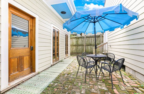 Touro Apartment | Luxury apartment Uptown off Magazine St — walk to restaurants