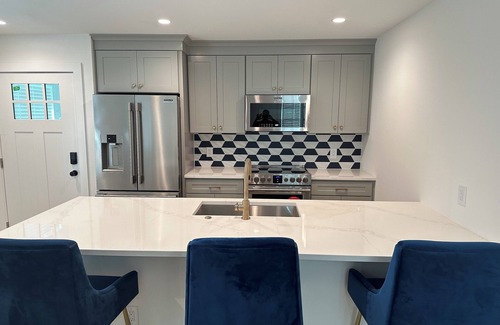 Mount Pleasant House | Luxury apartment close to Charleston, Shem Creek, Sullivan's Island, IOP beaches
