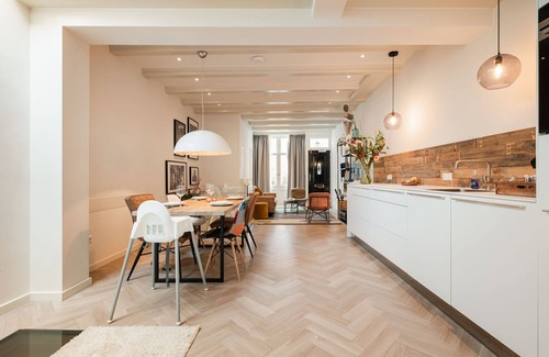 Canal Ring Apartment | Luxury Apartment with spacious living room